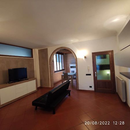 M&M Pinzi Suite Apartment Montepulciano Stazione Esterno foto